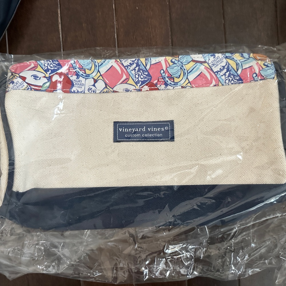 Vineyard Vines Pouch